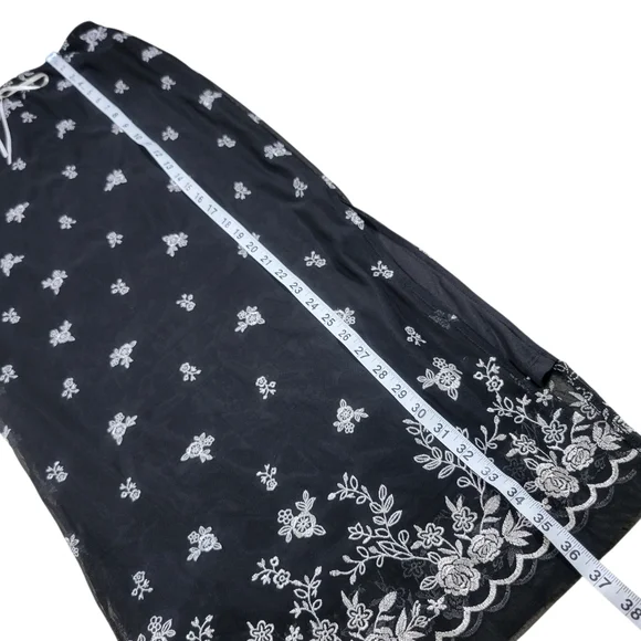 Forever 21 Mesh Maxi Skirt Womens M Black Embroidered Floral Whimsigoth Romantic - Picture 13 of 13